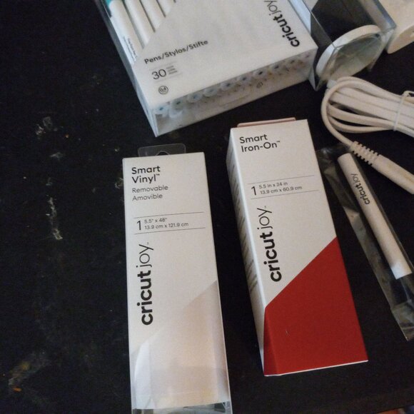 Cricut Joy™ + Smart Iron-On Bundle - Picture 4 of 9